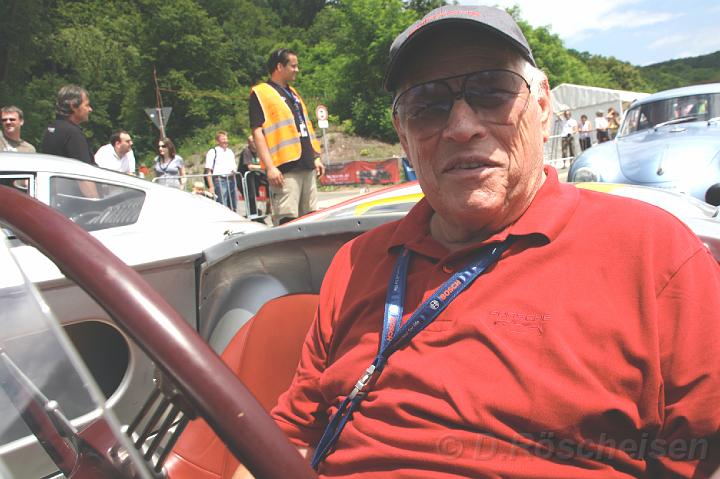 IMG_7404.JPG - Herbert Linge im Porsche 550 Spyder